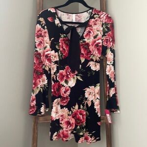 Cute short dress or top!!